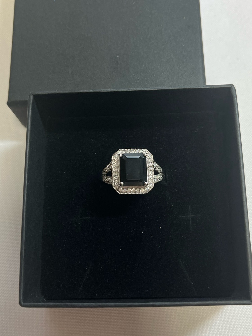Sterling Silver & Emerald cut Black Onyx Ring
925
Size 10 - Picture 7 of 7